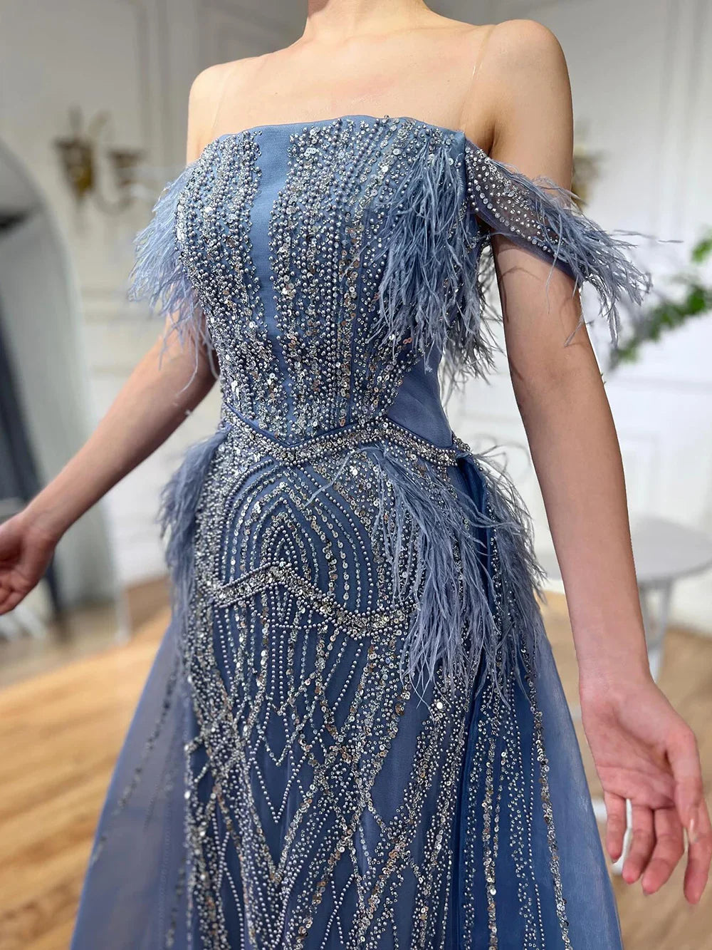 Luxury Dubai Blue Mermaid Gown Luxury Feathers Beaded Saudi Evening Dress with Overlay Skirt for Formal Occasion LA72727