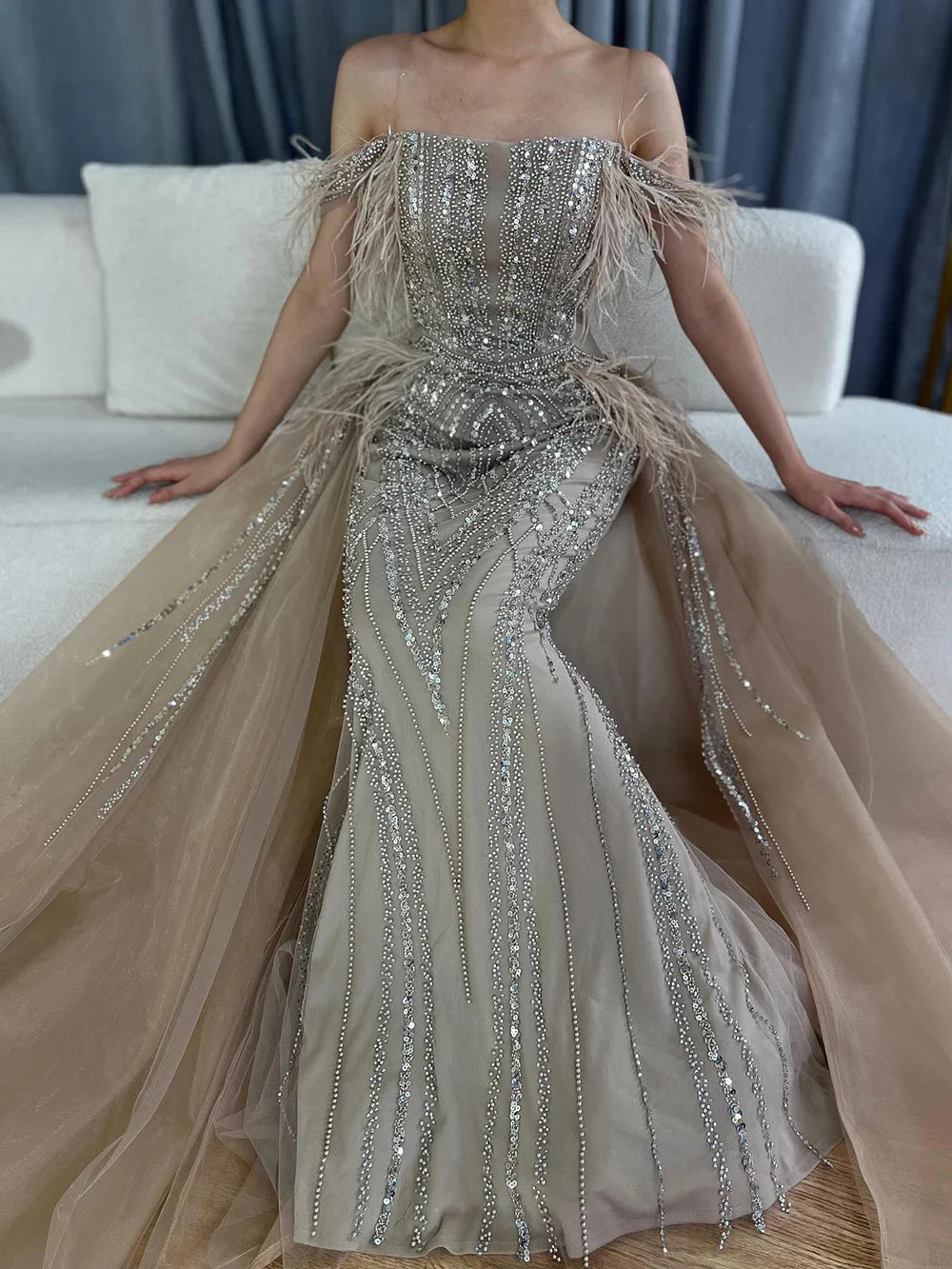 Luxury Dubai Blue Mermaid Gown Luxury Feathers Beaded Saudi Evening Dress with Overlay Skirt for Formal Occasion LA72727