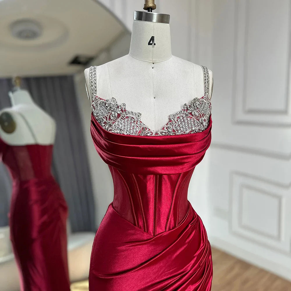 Luxuriöses Abendkleid aus weinrotem Satin mit Spaghettiträgern und hohem Schlitz aus Dubai, Saudi-Arabien, für formelle Anlässe, LA72776