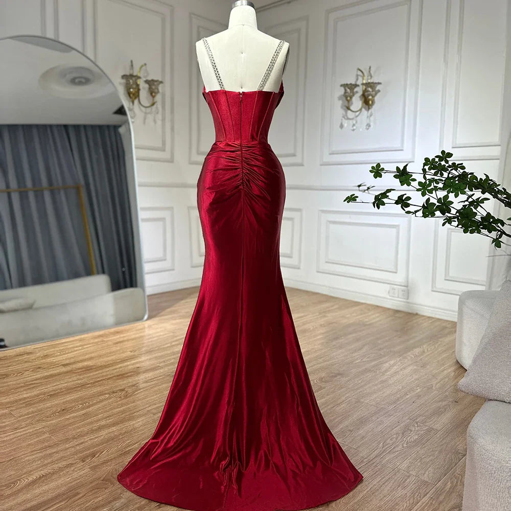Luxuriöses Abendkleid aus weinrotem Satin mit Spaghettiträgern und hohem Schlitz aus Dubai, Saudi-Arabien, für formelle Anlässe, LA72776