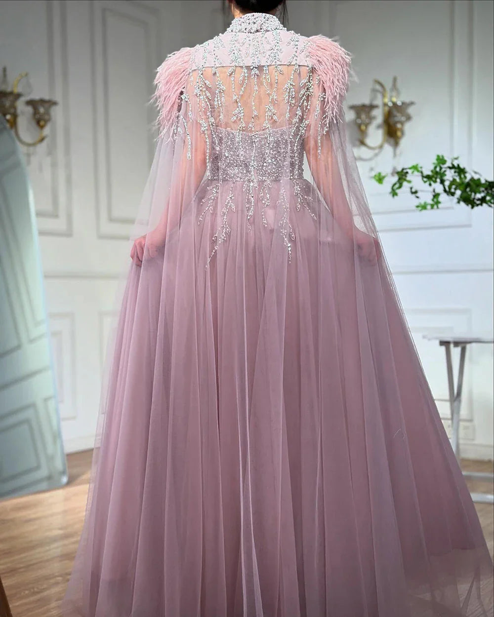 Luxury Dubai Arabic Beige A-Line Feathers Long Cape Luxury Beaded Saudi Evening Dresses Gowns for Formal Occasion LA72722