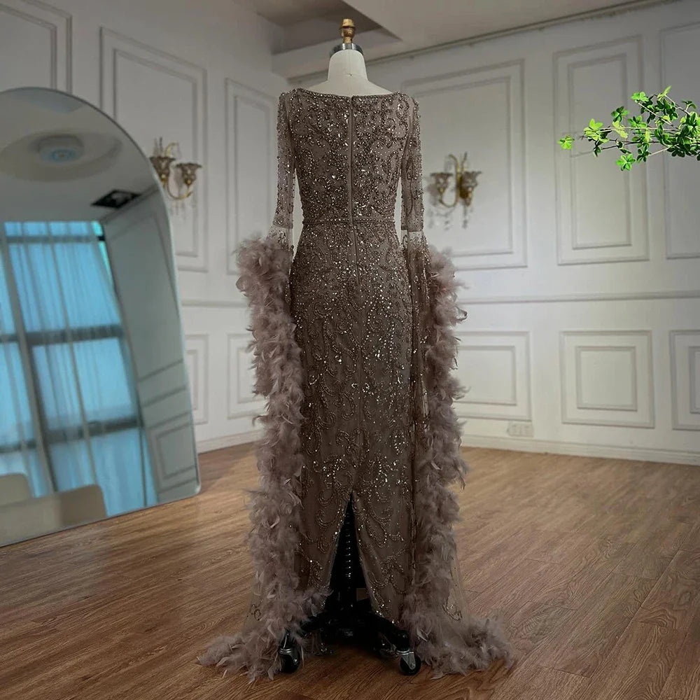Luxuriöses Dubai-Abendkleid mit ausgestellten Ärmeln, Meerjungfrau-Stil, türkisfarbenen Perlen und Federn, für formelle Anlässe, LA72767