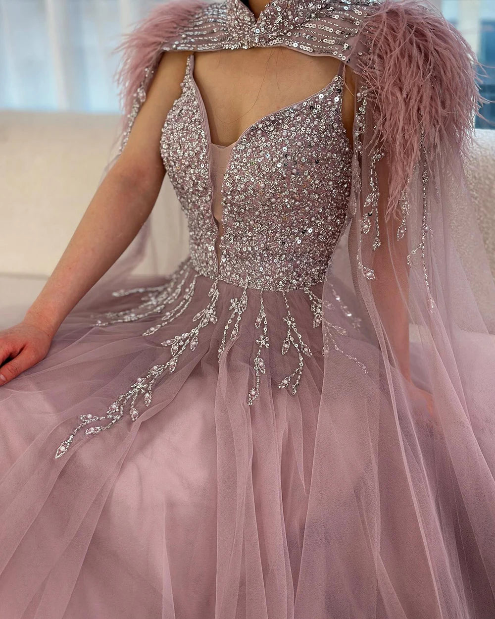 Luxury Dubai Arabic Beige A-Line Feathers Long Cape Luxury Beaded Saudi Evening Dresses Gowns for Formal Occasion LA72722