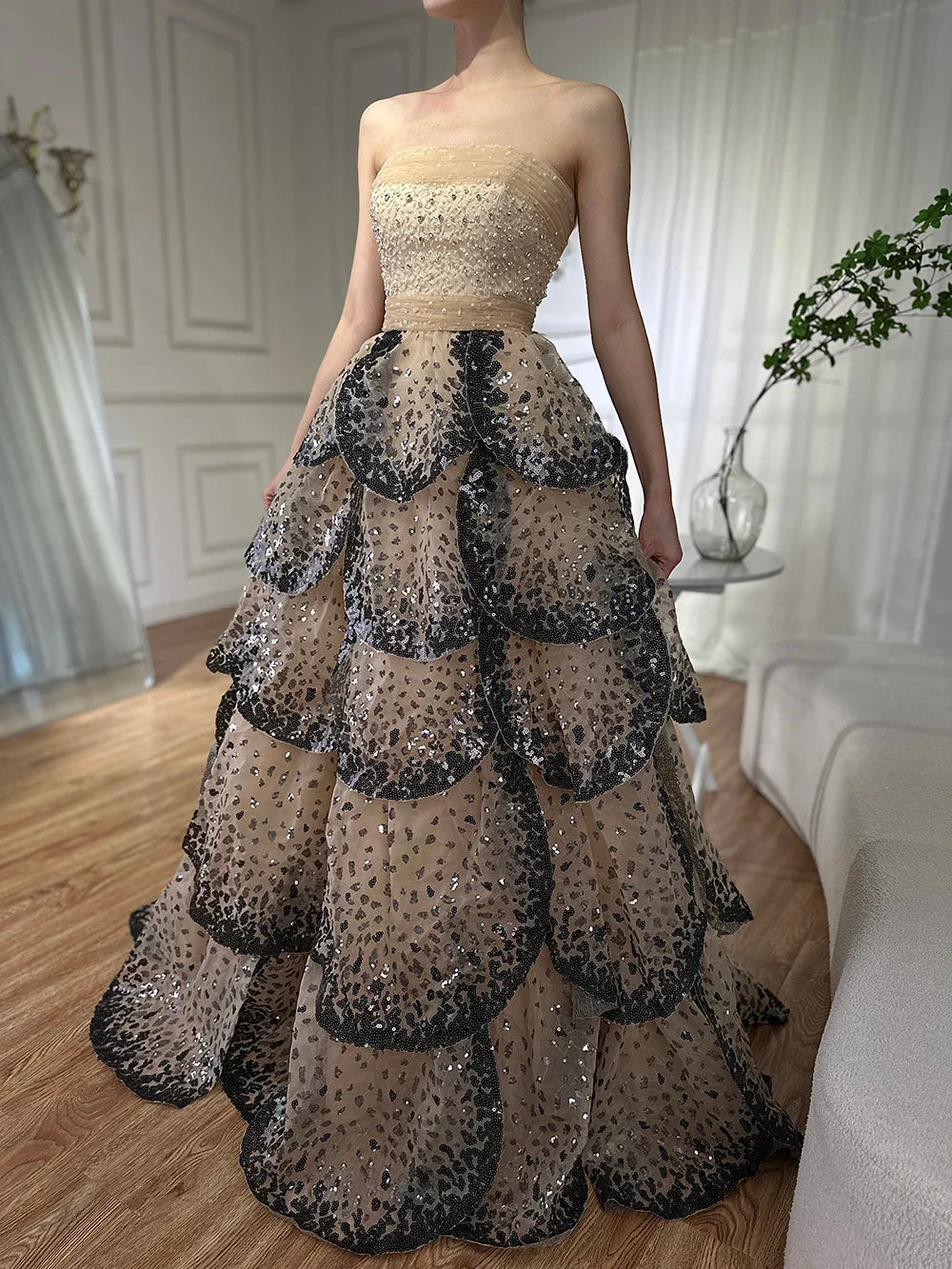 Luxury Dubai Black Nude Luxury Saudi Evening Dresses with Sparkly Sequin Tiered Ruffles for Formal Gowns LA72505A