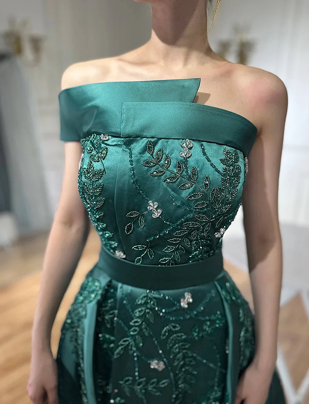 Luxury Dubai Green Arabic One-Shoulder Satin Evening Gown Beaded Dress with Overskirt and Split for Formal Occasion LA72178
