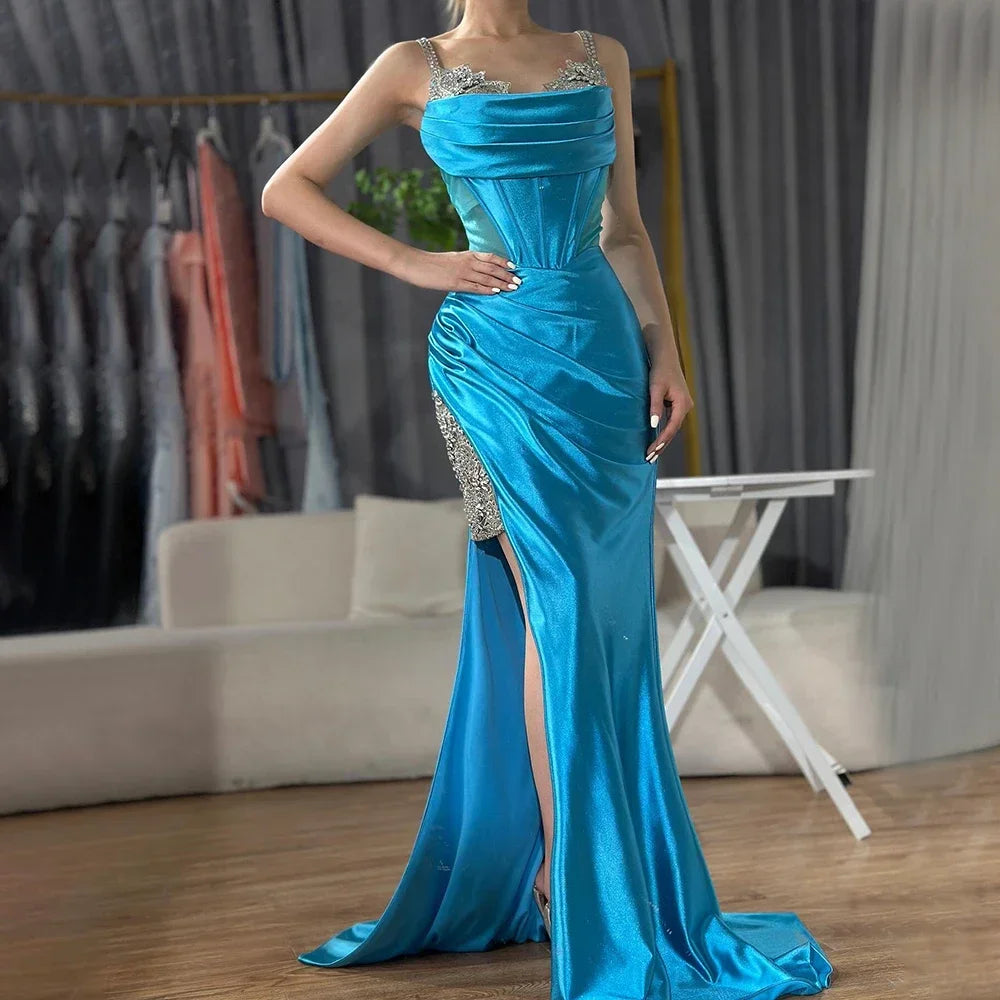 Luxuriöses Abendkleid aus weinrotem Satin mit Spaghettiträgern und hohem Schlitz aus Dubai, Saudi-Arabien, für formelle Anlässe, LA72776
