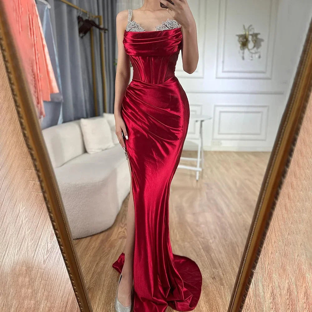 Luxuriöses Abendkleid aus weinrotem Satin mit Spaghettiträgern und hohem Schlitz aus Dubai, Saudi-Arabien, für formelle Anlässe, LA72776
