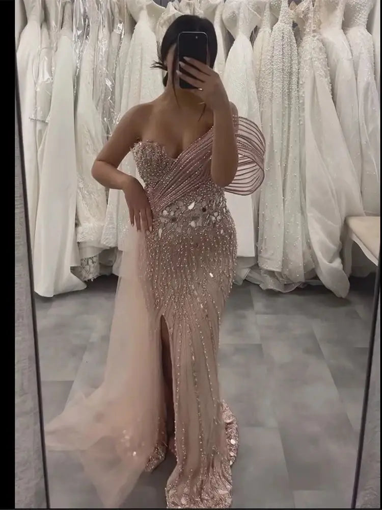 Luxury Dubai Pink Beaded One-Shoulder Mermaid Evening Gown with Slit and Tulle Detail for Formal Occasion LA72888