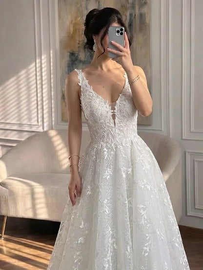 Luxury White Lace V-Neck Low Back Appliques A-Line Wedding Dress HA2541