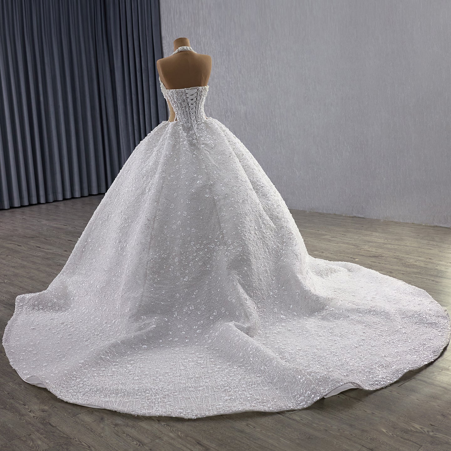 Luxury White Halter Floral Appliques Ball Gown Wedding Dress HM251085