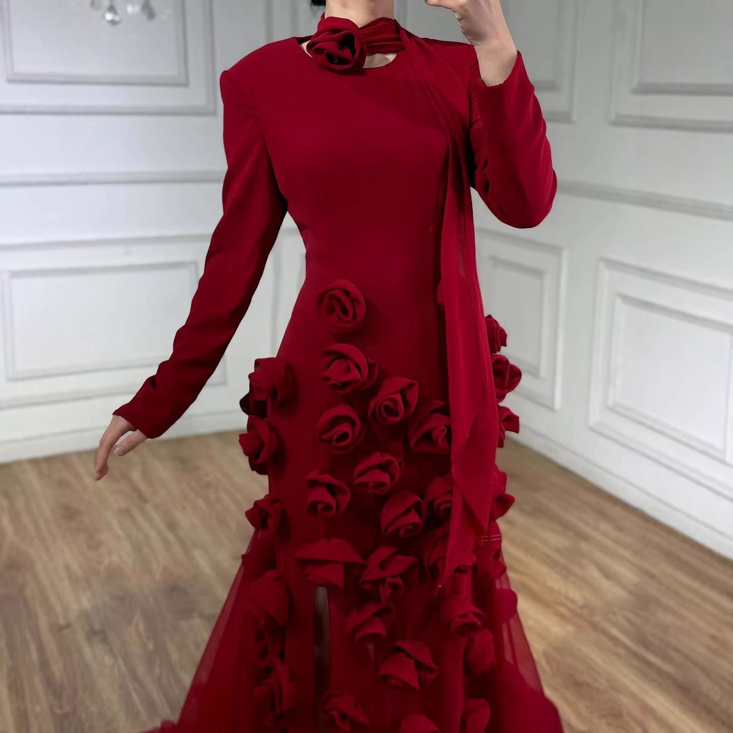فستان سهرة فاخر بلون أحمر خمري بأكمام طويلة وفتحة جانبية مزينة بزهور ثلاثية الأبعاد بتصميم حورية البحر LA72568B 