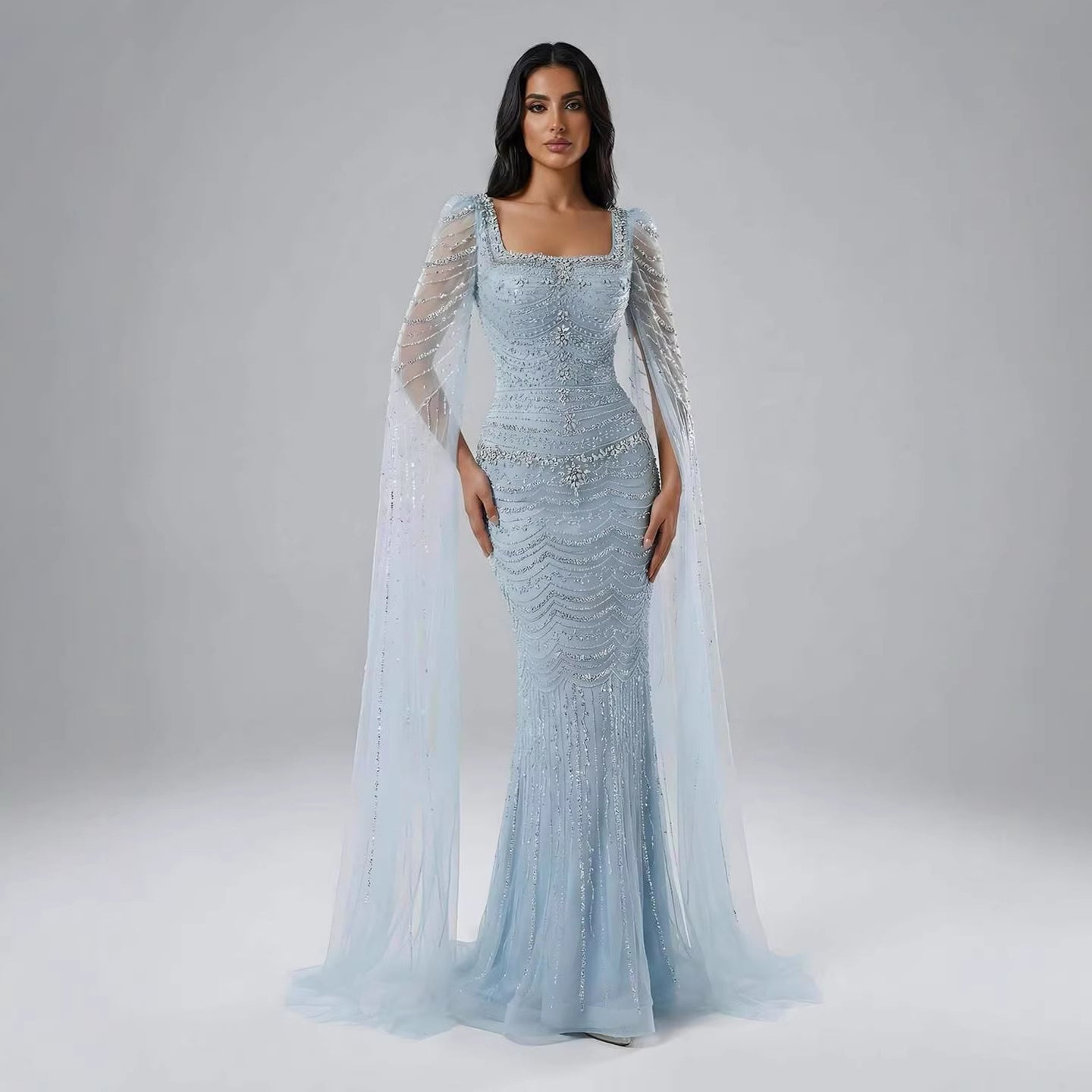 Luxuriöses, perlenbesetztes Karamell-Abendkleid mit Cape-Ärmeln LA72604