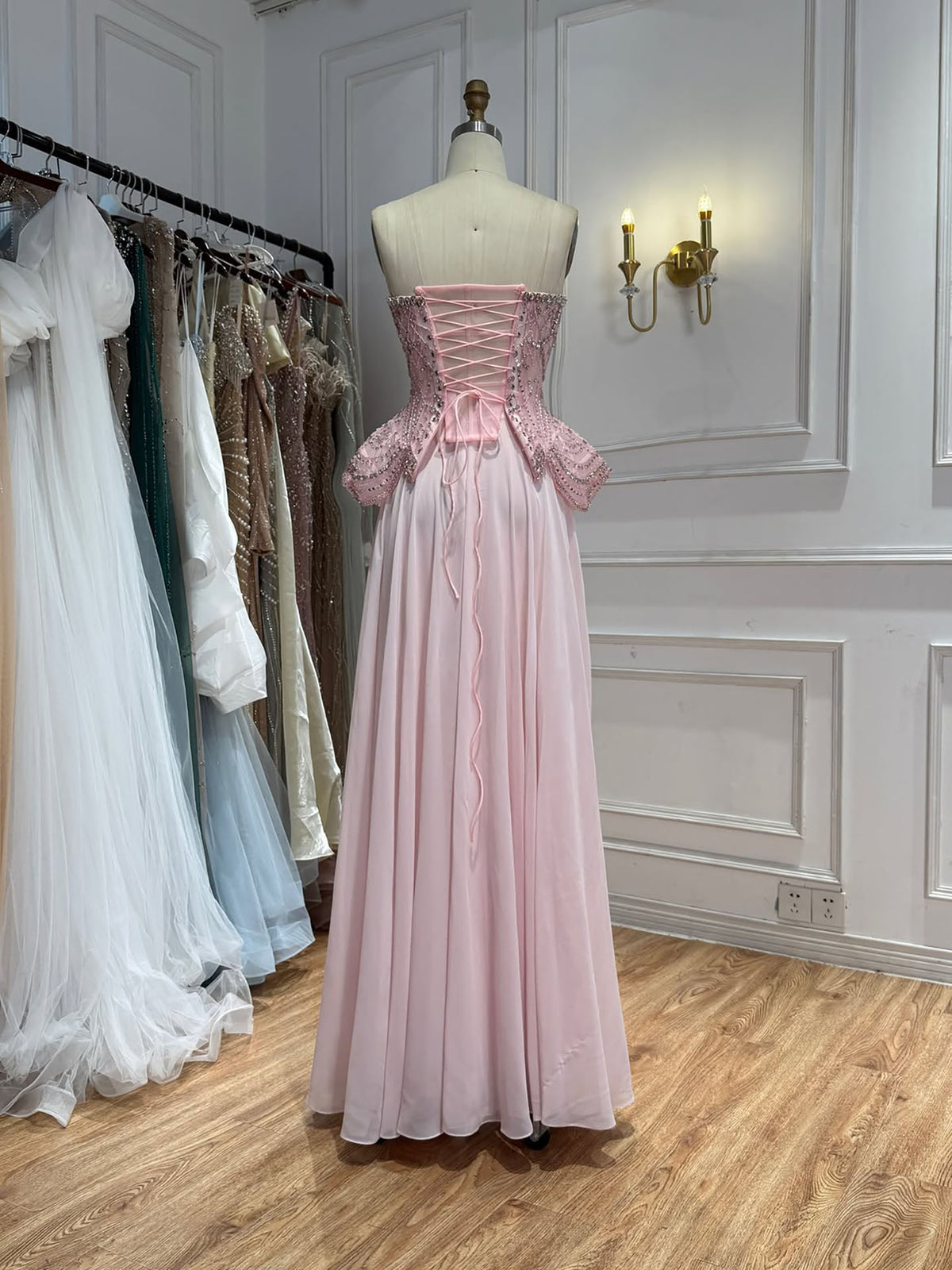 Luxus-Designer-Abendkleid aus Chiffon mit Perlen in Nude LA72915