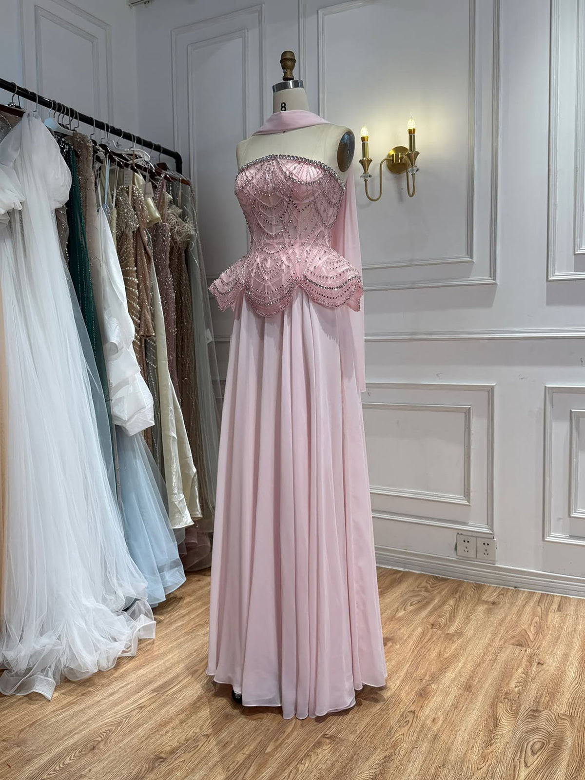 Luxus-Designer-Abendkleid aus Chiffon mit Perlen in Nude LA72915