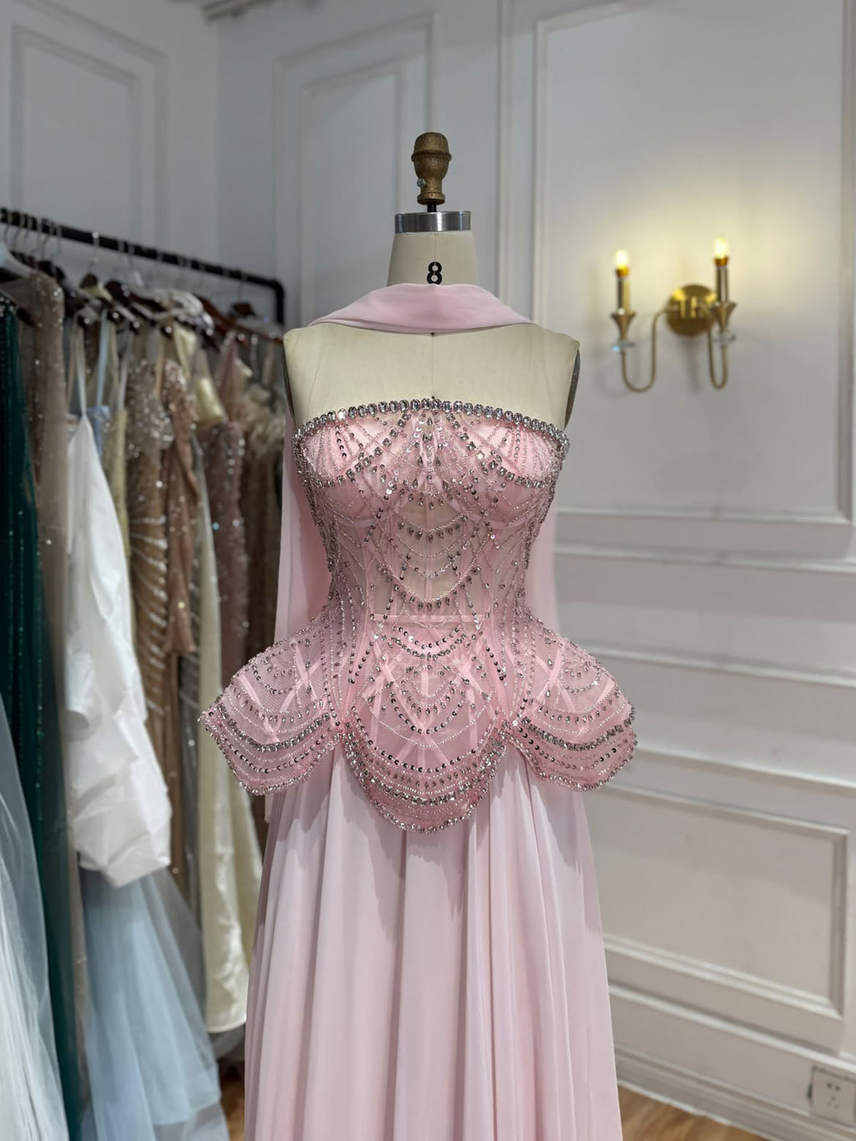 Luxus-Designer-Abendkleid aus Chiffon mit Perlen in Nude LA72915