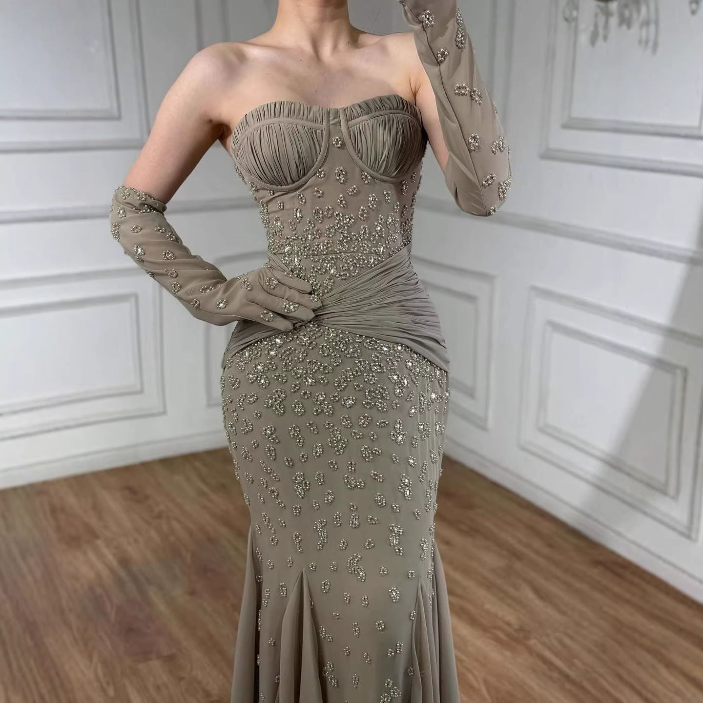 Luxuriöses türkisfarbenes, perlenbesetztes Abendkleid mit Handschuhen LA72933 