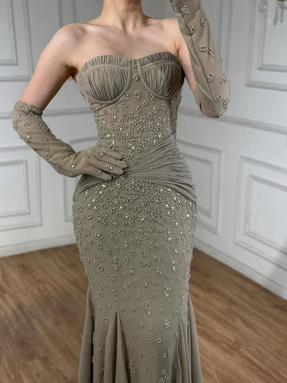 Luxuriöses türkisfarbenes, perlenbesetztes Abendkleid mit Handschuhen LA72933 