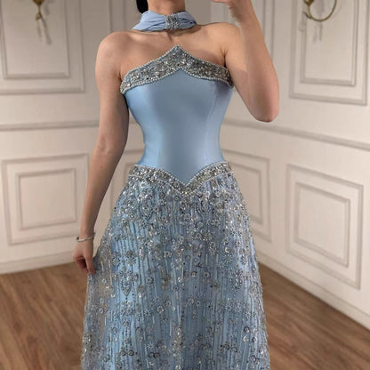 Luxuriöses, trägerloses, perlenbesetztes A-Linien-Abendkleid in arabischem Blau mit Schal LA73050F