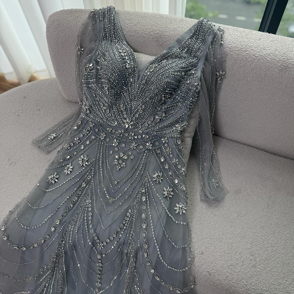 فستان سهرة فاخر وردي اللون مزين بالخرز بتصميم A لعام ٢٠٢٥، برقبة على شكل حرف V وأكمام طويلة LA73114