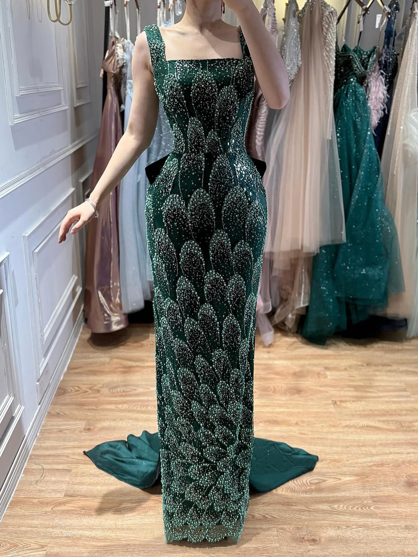 Luxuriöses Abendkleid, smaragdgrün, Etuikleid mit Schleife und Schleppe, LA73380