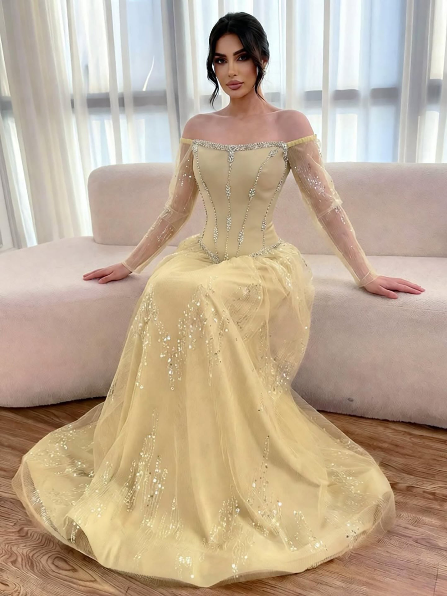 Luxuriöses arabisch-blaues schulterfreies A-Linien-Abendkleid mit Perlenbesatz und Ärmeln LA73464