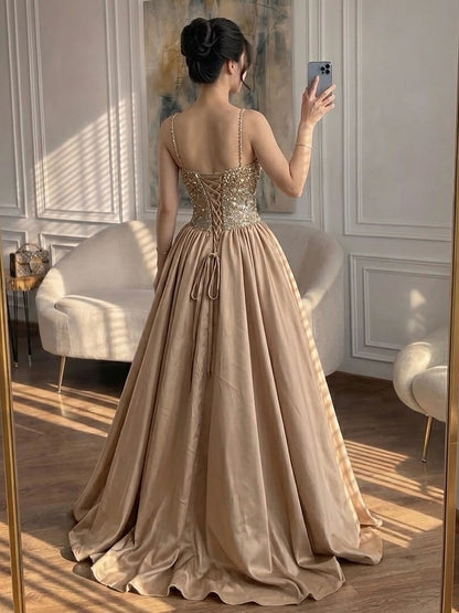 Luxuriöses goldenes Diamant-Halter-Abendkleid LA73441