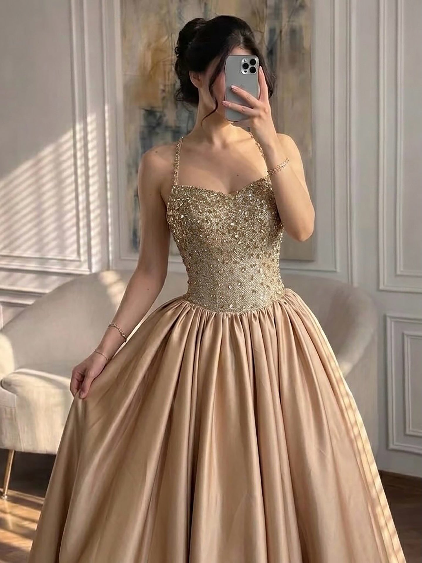 Luxuriöses goldenes Diamant-Halter-Abendkleid LA73441