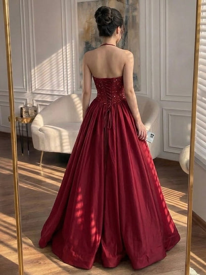 Luxuriöses goldenes Diamant-Halter-Abendkleid LA73441