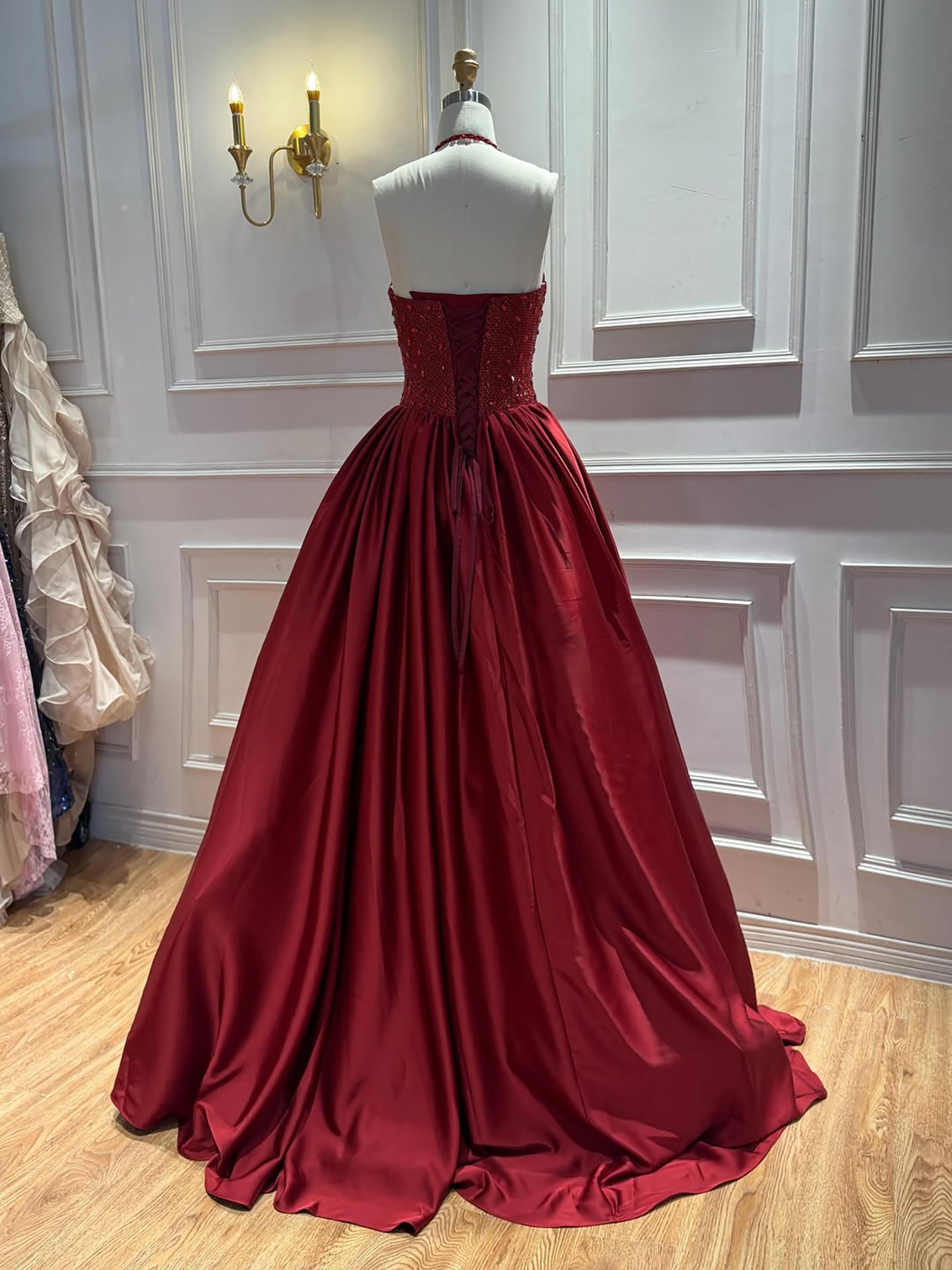 Luxuriöses goldenes Diamant-Halter-Abendkleid LA73441