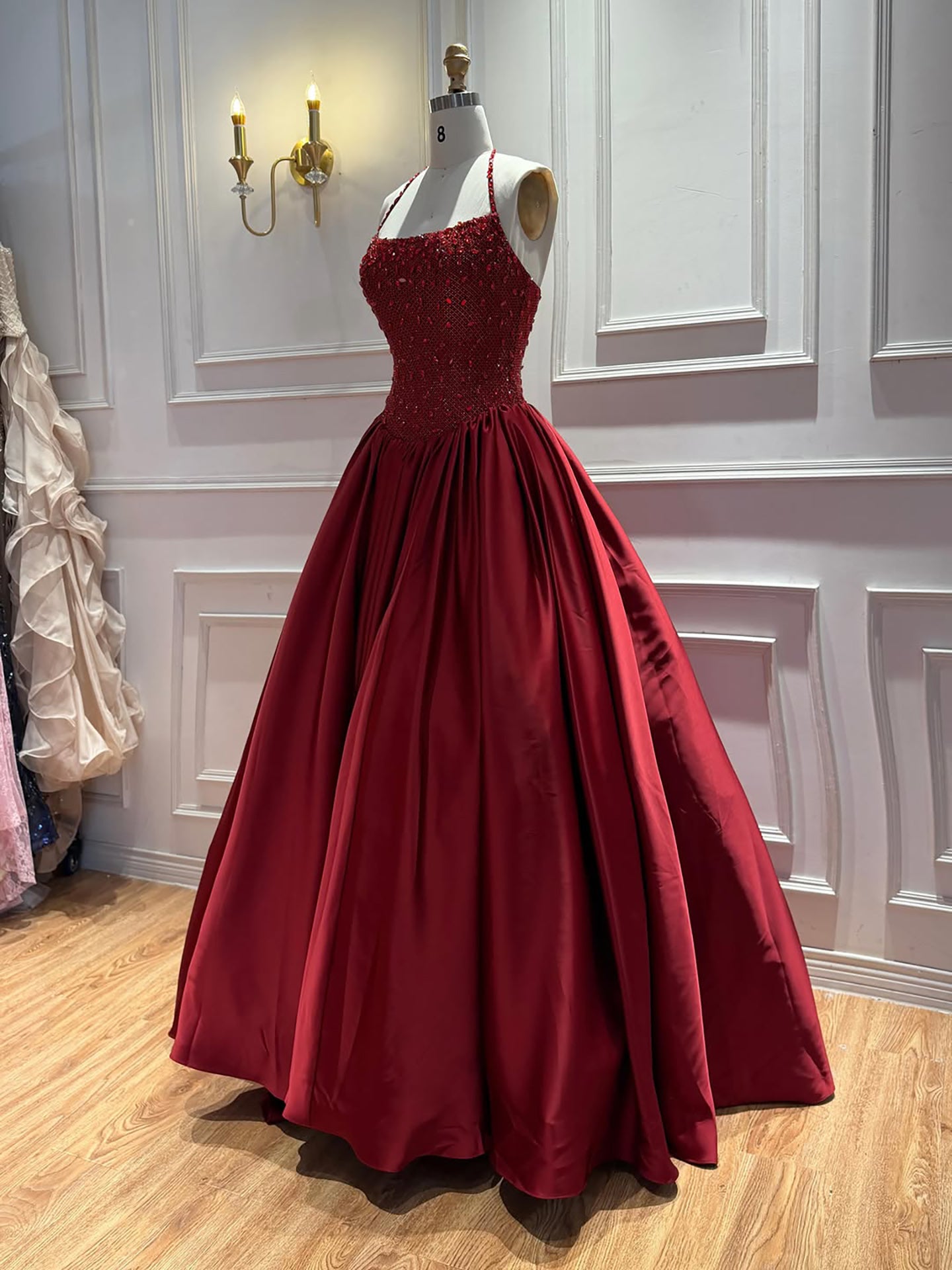 Luxuriöses goldenes Diamant-Halter-Abendkleid LA73441