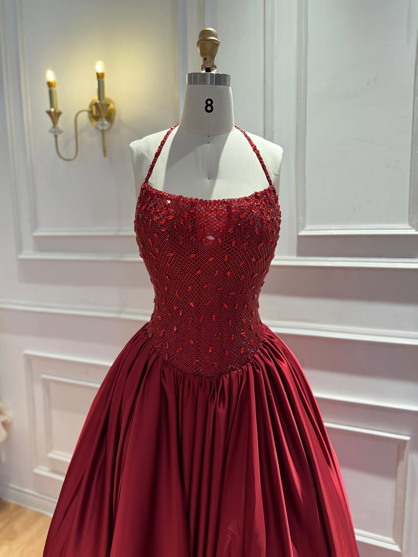 Luxuriöses goldenes Diamant-Halter-Abendkleid LA73441