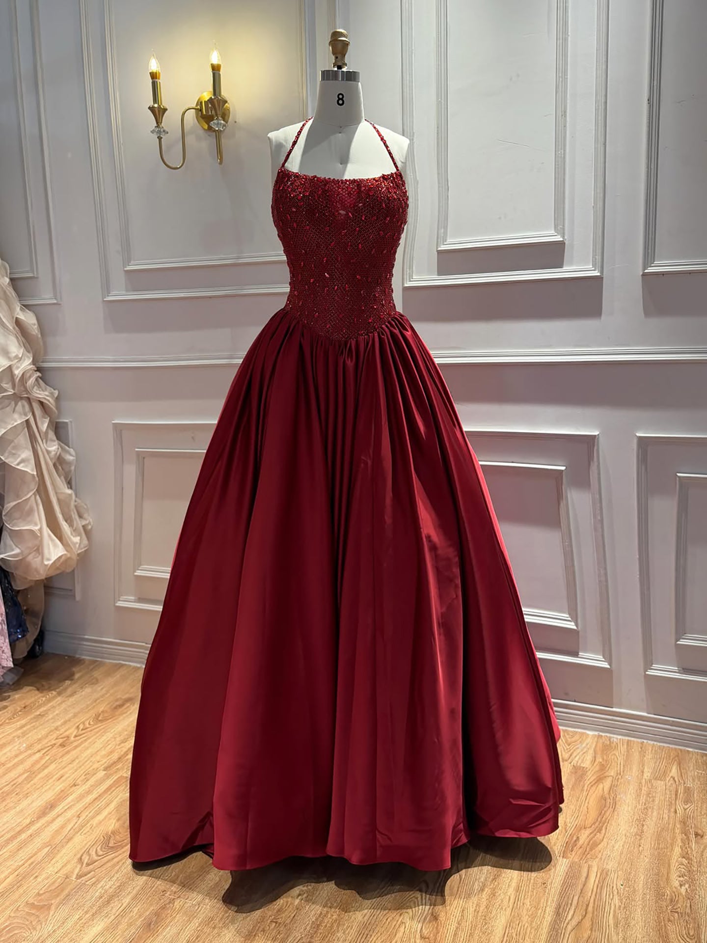Luxuriöses goldenes Diamant-Halter-Abendkleid LA73441