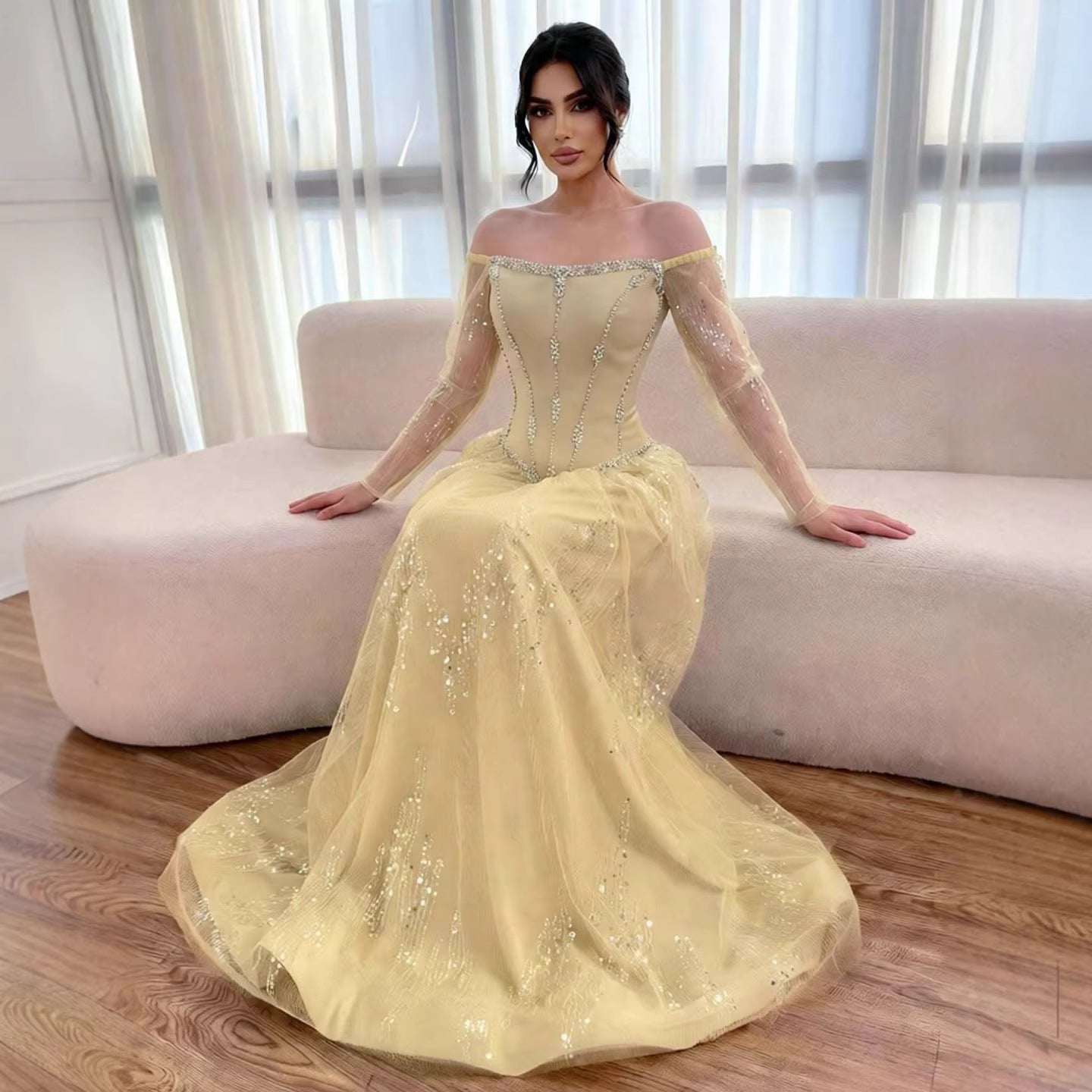 Luxuriöses arabisch-blaues schulterfreies A-Linien-Abendkleid mit Perlenbesatz und Ärmeln LA73464