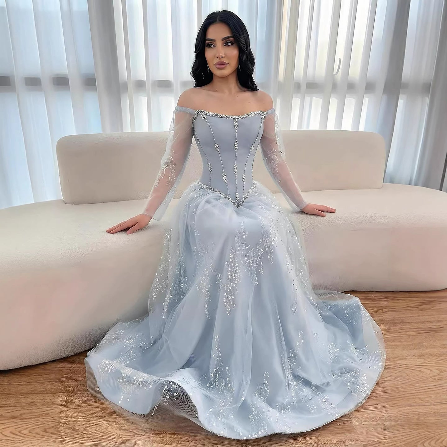 Luxuriöses arabisch-blaues schulterfreies A-Linien-Abendkleid mit Perlenbesatz und Ärmeln LA73464