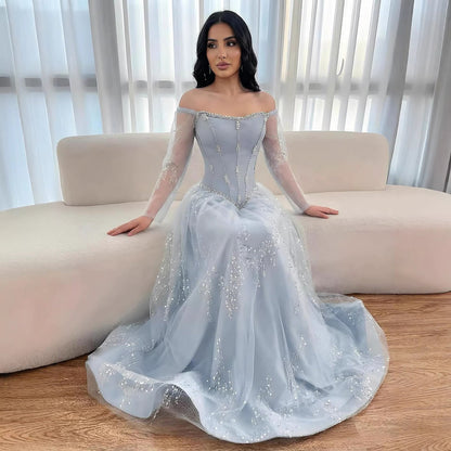 Luxuriöses arabisch-blaues schulterfreies A-Linien-Abendkleid mit Perlenbesatz und Ärmeln LA73464