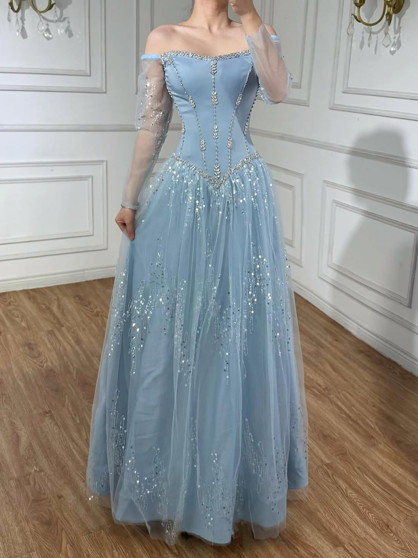Luxuriöses arabisch-blaues schulterfreies A-Linien-Abendkleid mit Perlenbesatz und Ärmeln LA73464