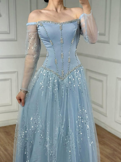 Luxuriöses arabisch-blaues schulterfreies A-Linien-Abendkleid mit Perlenbesatz und Ärmeln LA73464