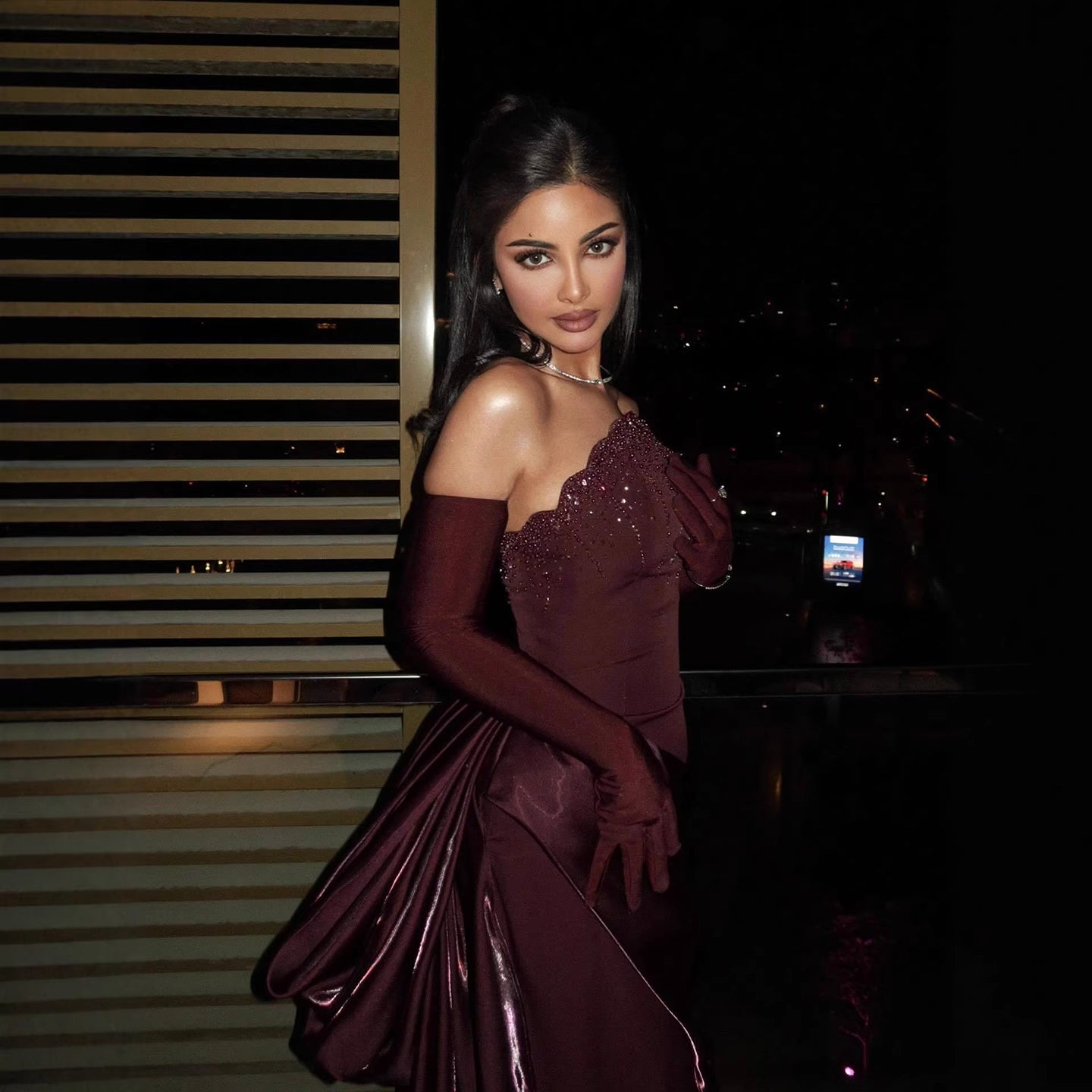 Luxury Wine Red Strapless Beaded Evening Dress With Skirt With Gloves LA73528