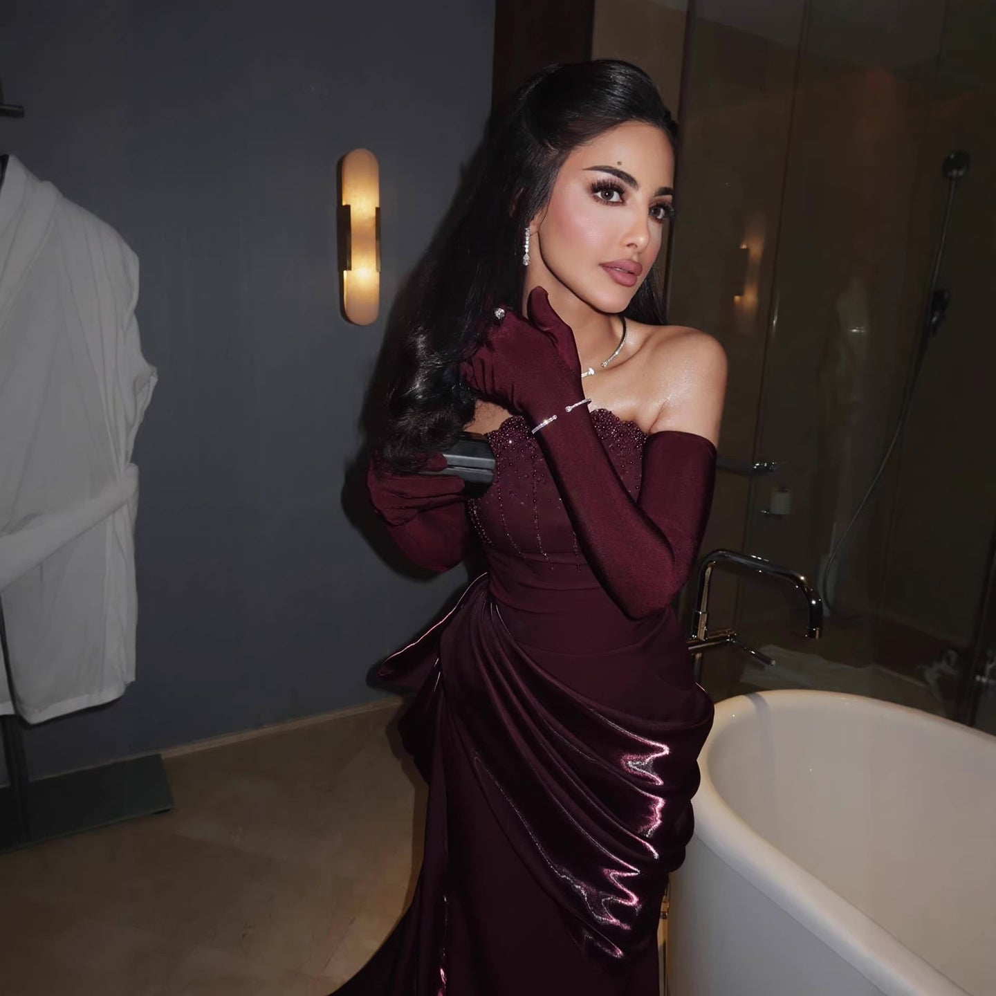 Luxury Wine Red Strapless Beaded Evening Dress With Skirt With Gloves LA73528