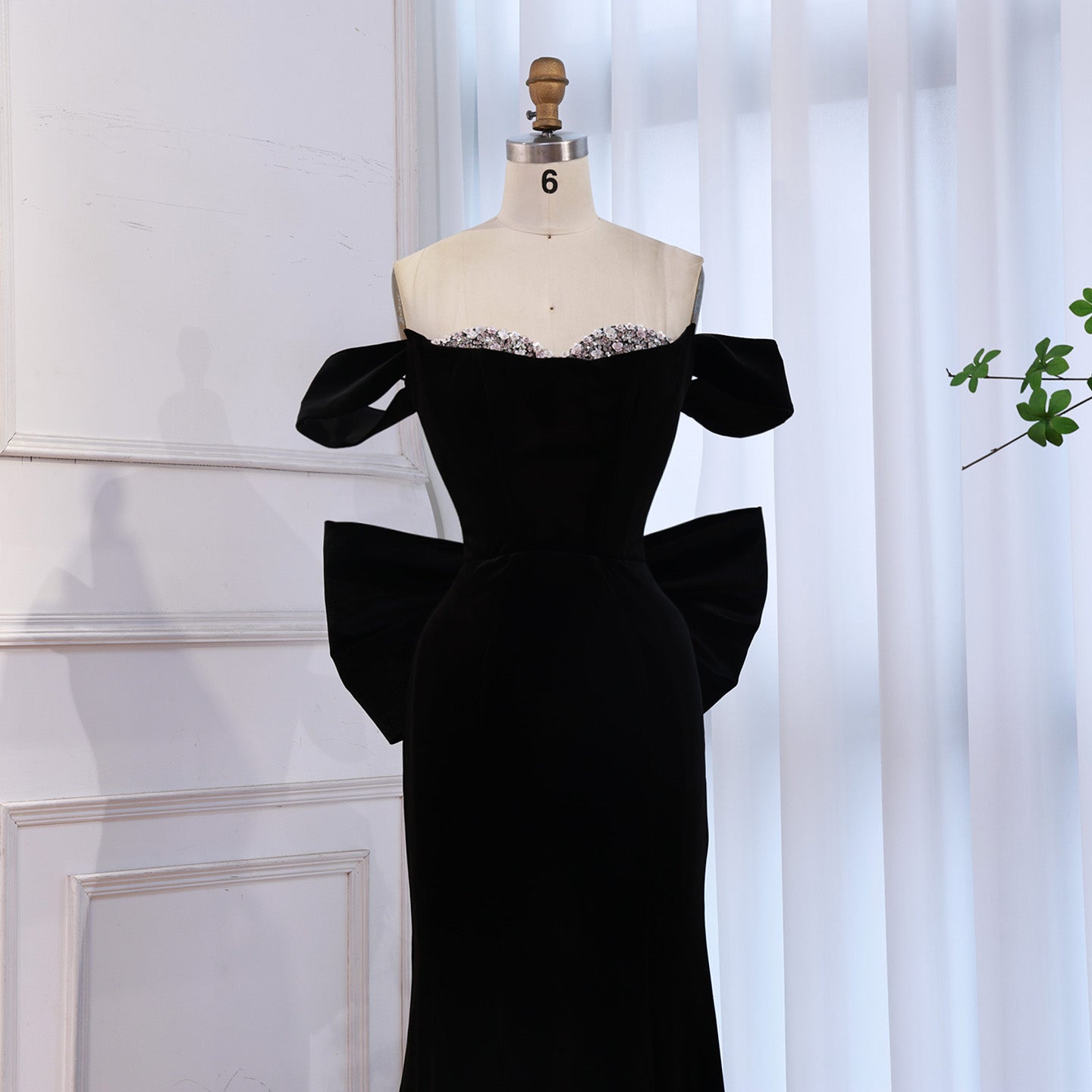 Luxury Black Off Shoulder Mermaid Evening Dress with Bow LA73581