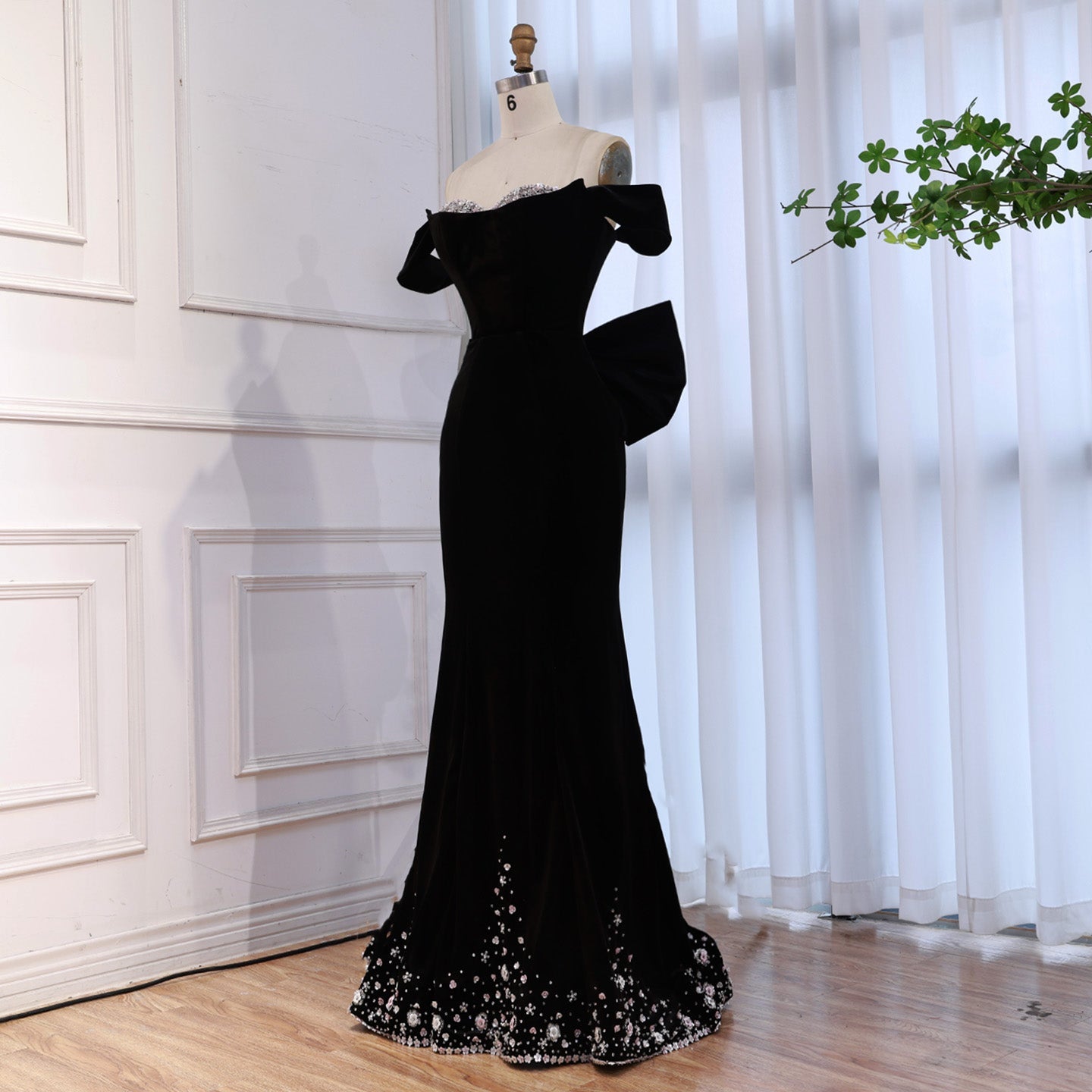 Luxury Black Off Shoulder Mermaid Evening Dress with Bow LA73581