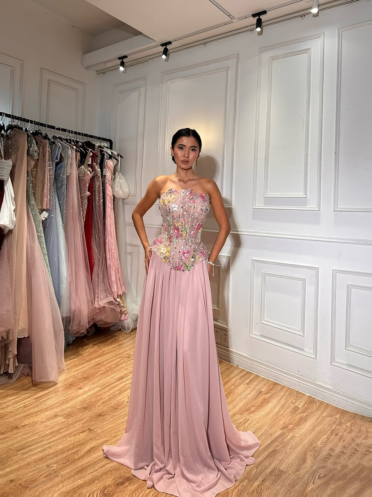 Luxury Pink Appliques Beaded Strapless Evening Dress LA73642
