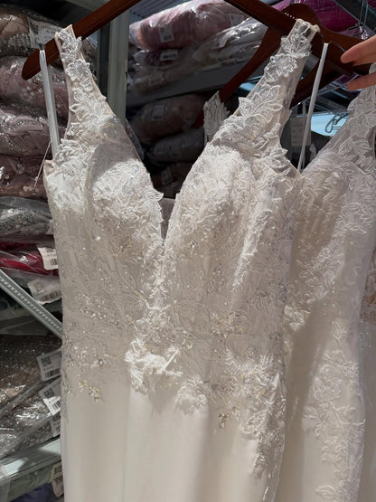 Luxury White V Neck Lace Bodice Zipper Back Mermaid Dress LA73690A