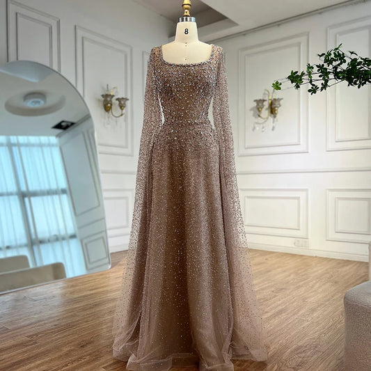 Luxuriöses Abendkleid mit Perlenbesatz in Roségold und Cape LA72147C, Übergröße