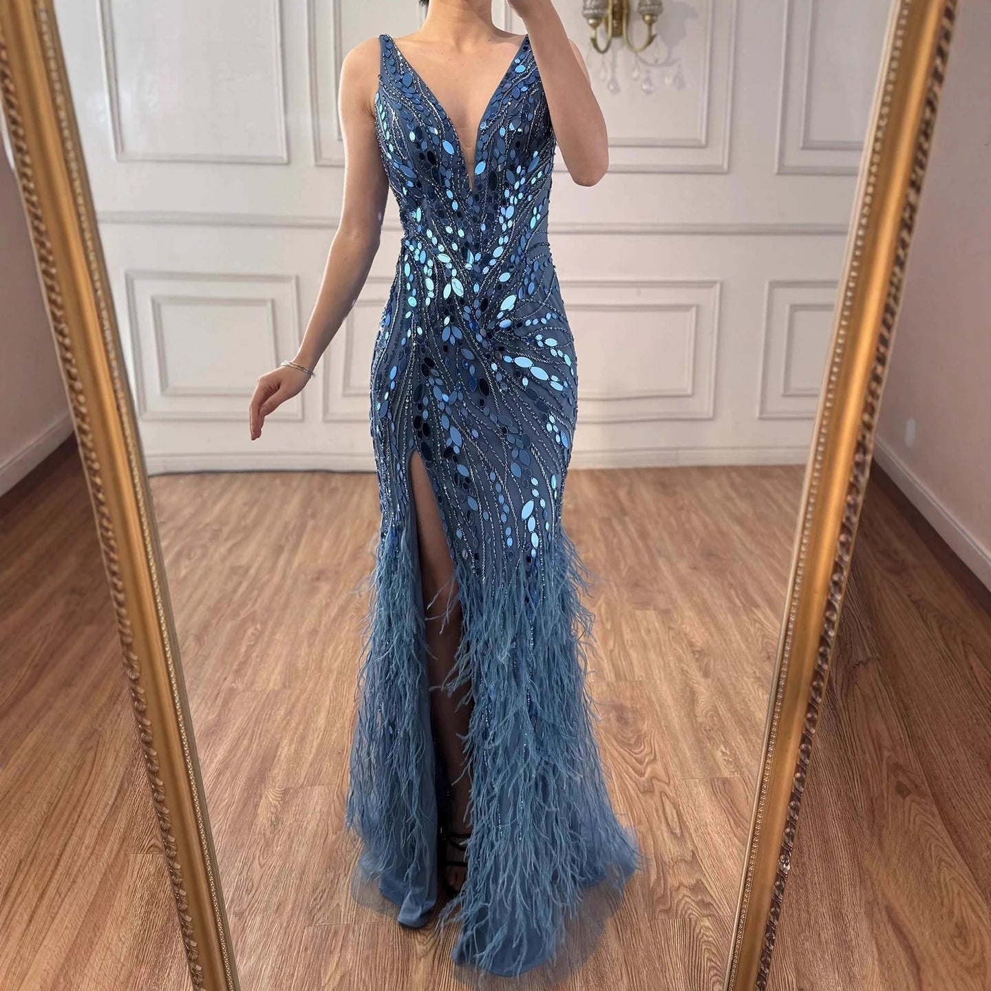 Luxuriöses blaues Meerjungfrauen-Abendkleid mit Perlen und Federn LA73369