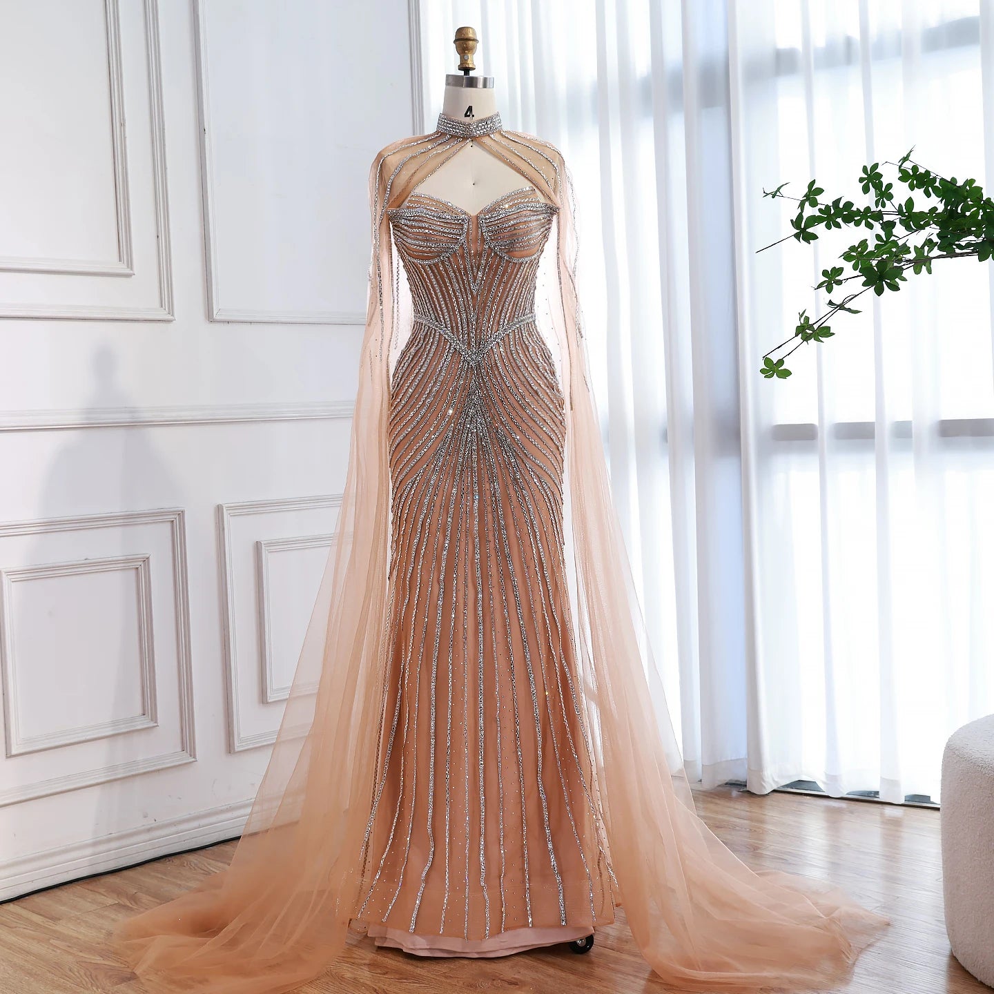Luxuriöses, nudefarbenes Meerjungfrauen-Abendkleid mit Cape-Ärmeln LA73118