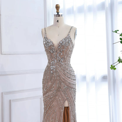 Luxuriöses, nudefarbenes, perlenbesetztes Meerjungfrauen-Abendkleid mit hohem Schlitz LA73340