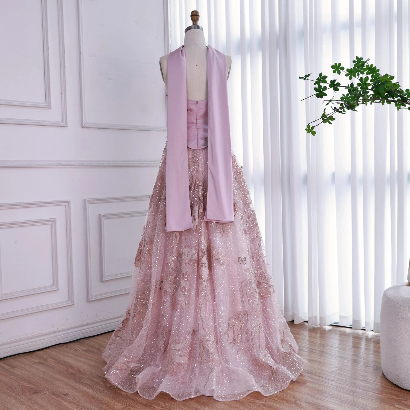 فستان سهرة فاخر وردي اللون مكون من قطعتين بتصميم A-Line مع كاب LA73415