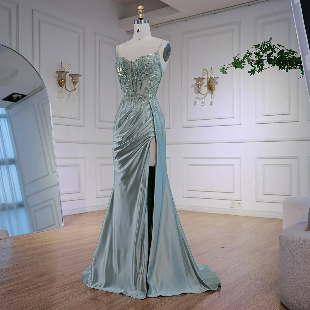 Luxuriöses Ballkleid aus mintgrünem Satin mit Perlen und Schlitz LA72995