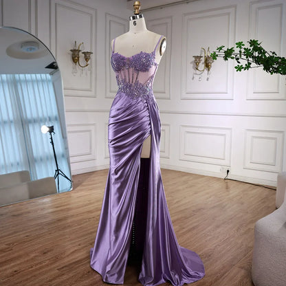 Luxuriöses Ballkleid aus mintgrünem Satin mit Perlen und Schlitz LA72995